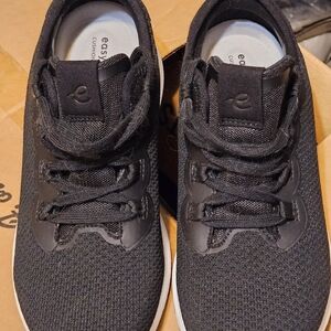 Easy Spirit cushioning system sneakers